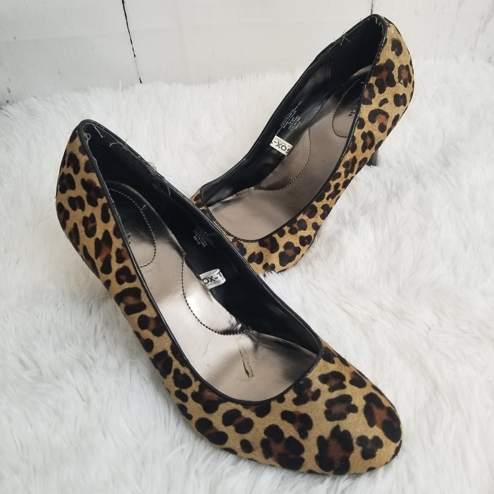Like new Leopard print pumps